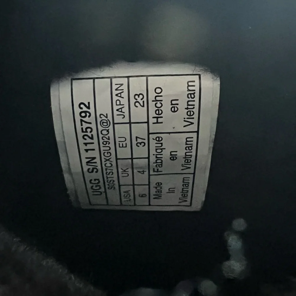 Ugg Cory II Genuine Shearling Lined Boot in black size 6